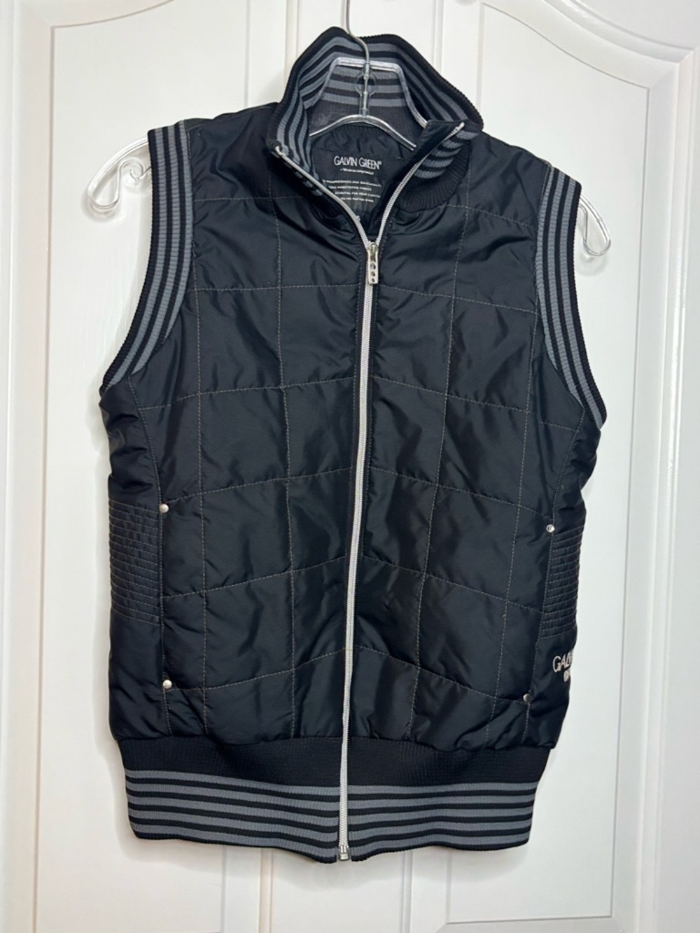EUC Galvin Green Women’s Quilted Zip-Up Golf Vest in Black with Gray Trim Sz XS